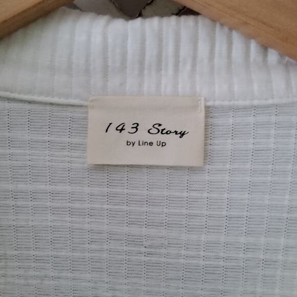 143 Story Women's Quilted Rib Textured Lightweight Wood Button Down Shirt - Picture 9 of 10